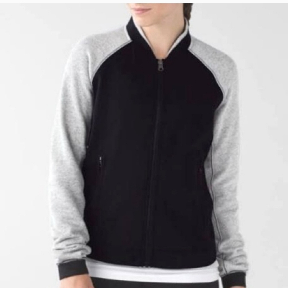10 Lululemon‎ Black and Gray Zip-Up Bomber Jacket